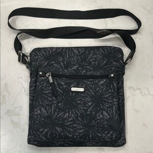 Baggallini Go Bagg Black Floral Messenger Bag Crossbody Purse Medium